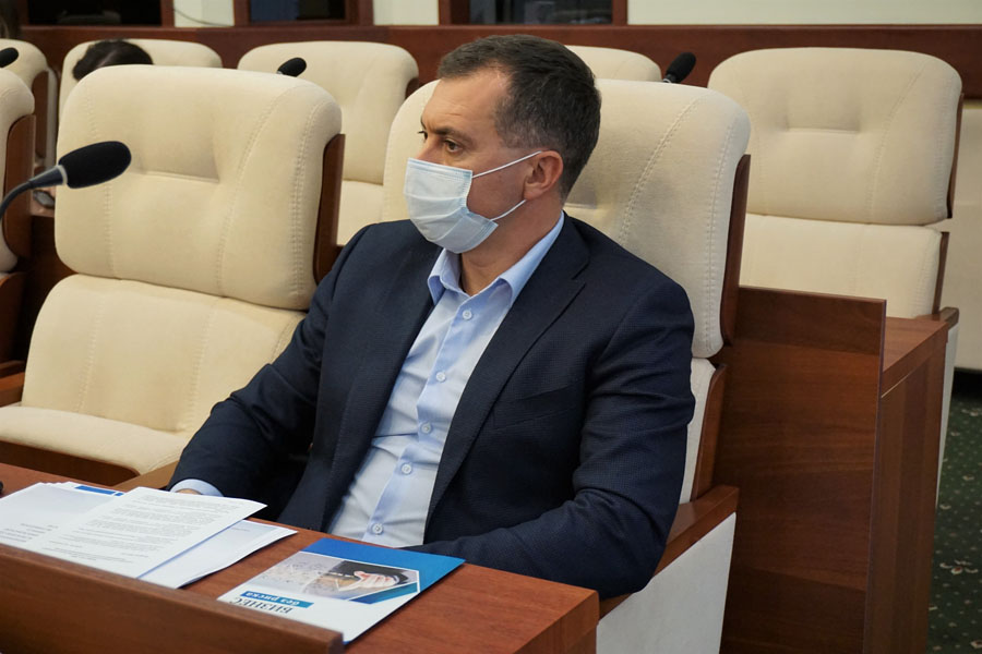 Денис Водопьянов представил депутатам Курской областной Думы ежегодный доклад о своей деятельности