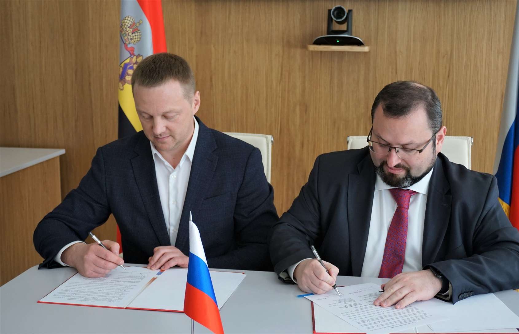 Денис Водопьянов подписал соглашение о взаимодействии с корпорацией развития Курской области