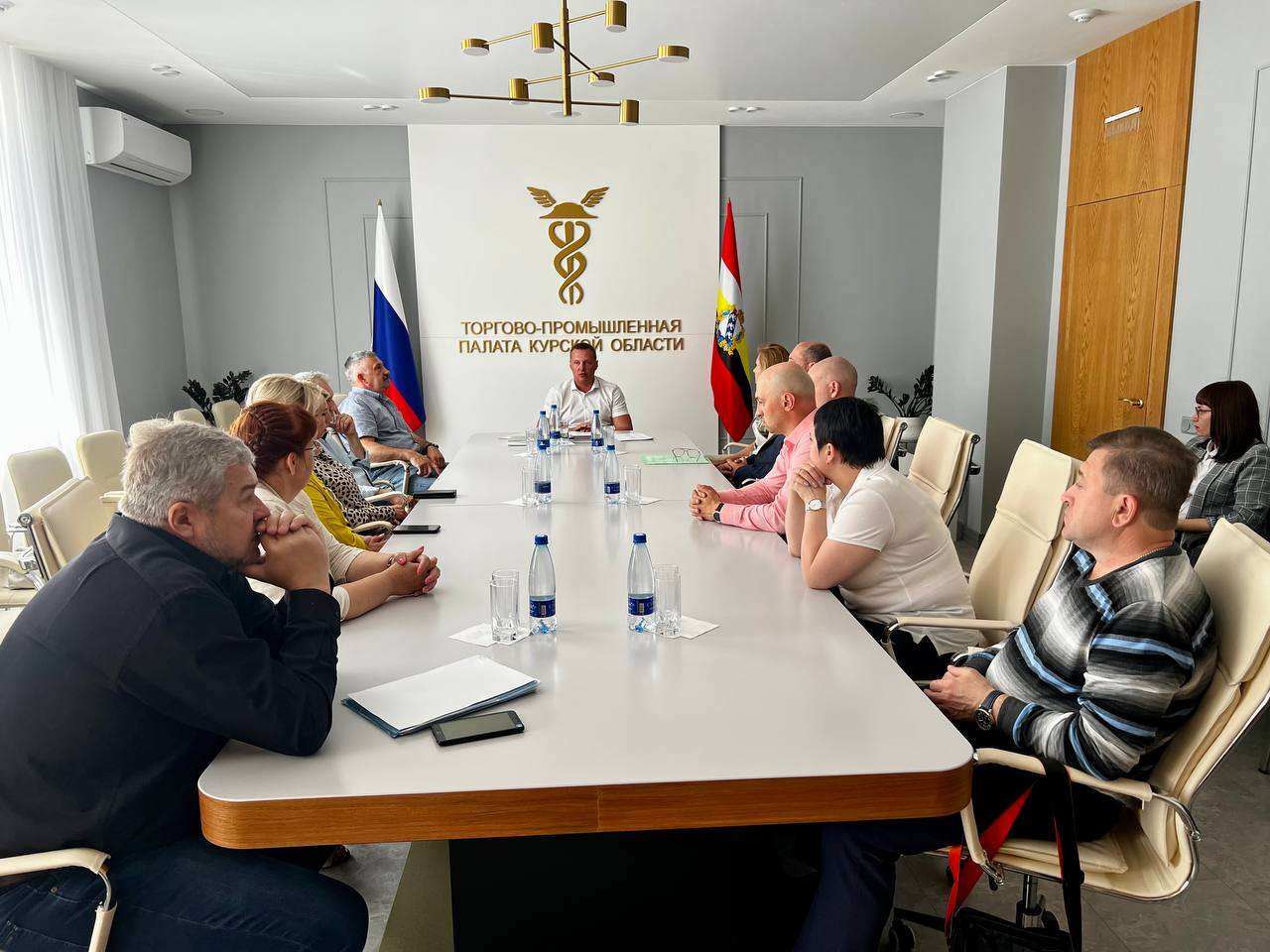 Курский бизнес-омбудсмен Денис Водопьянов провел совещание со своими общественными помощниками